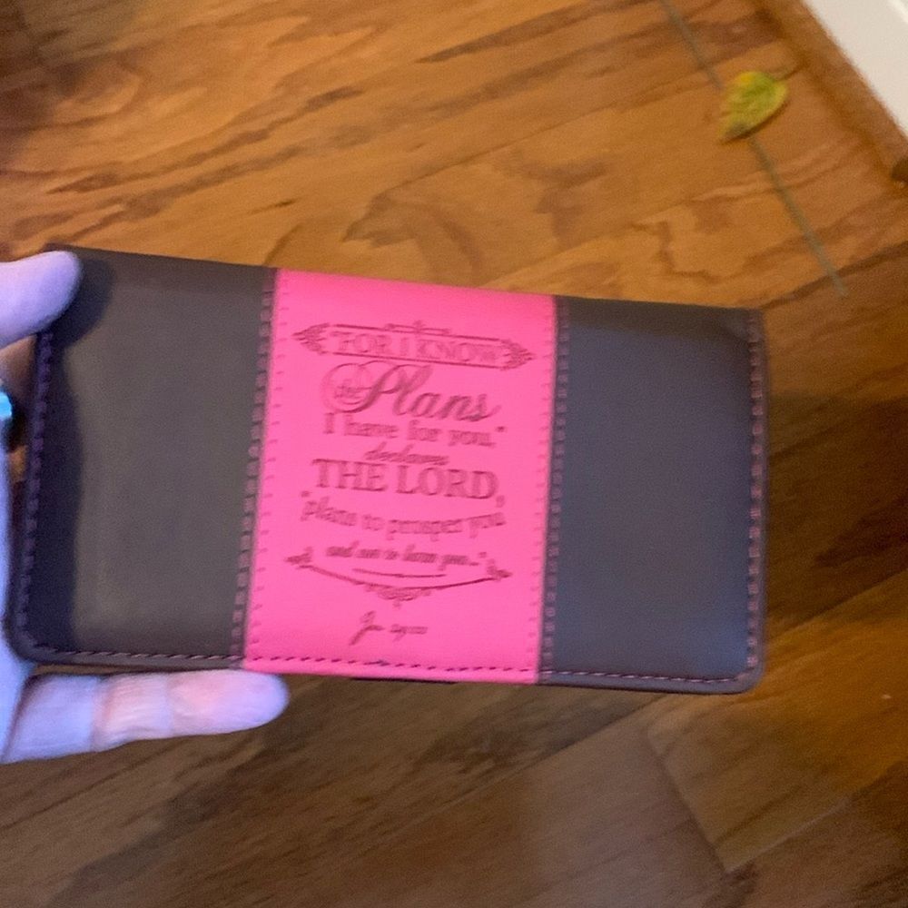 Christian Art Gifts padded checkbook and credit card holder. New. Jeremiah 29:11